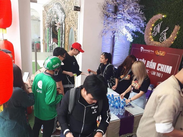 
Rất đông game thủ Việt đã tới từ sớm để tham dự sự kiện Big Offline Anh Hùng Xạ Điêu Gamota
