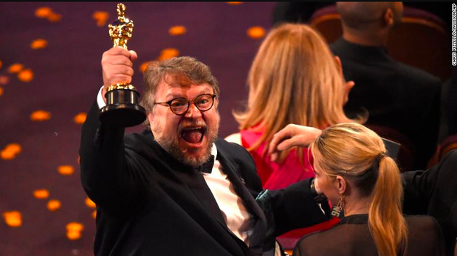 Đạo diễn Guillermo del Toro hạnh phúc sau chiến thắng đậm đà của phim