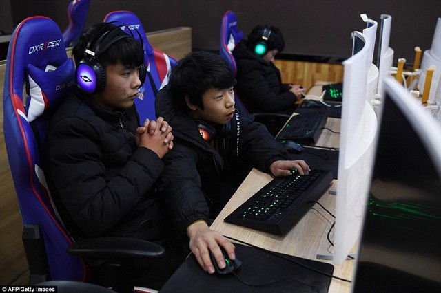 
Chơi game 42 tiếng mỗi tuần được cho là quá nhiều và có thể gây ảnh hưởng xấu đến giới trẻ Trung Quốc
