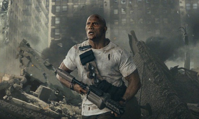 
Dwayne “The Rock” Johnson vai Davis Okoye
