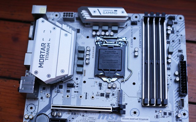 MSI B360M Mortar Titanium có tản nhiệt mosfet cực đẹp, đậm chất game thủ.