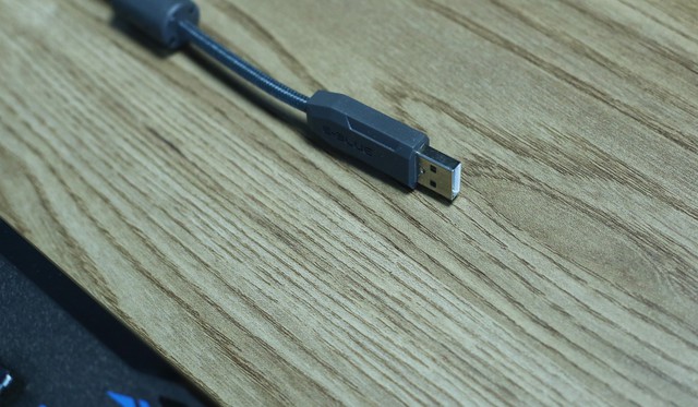 
Đầu USB 2.0 phổ thông với cục chống nhiễu.
