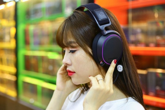 Trên tay SteelSeries Arctis Pro: Tai nghe gaming đẹp ngất ngây, giá cũng... ngây ngất - Ảnh 4.