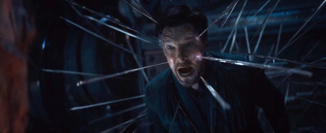 
Dr Strange cũng đã trở về với cát bụi ở cuối phim
