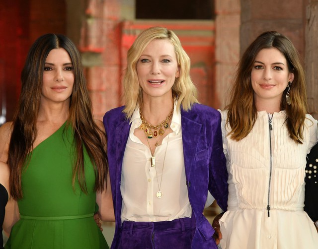 
Hai bà chị Sandra Bullock và Cate Blanchett cùng cô em Anne Hathaway
