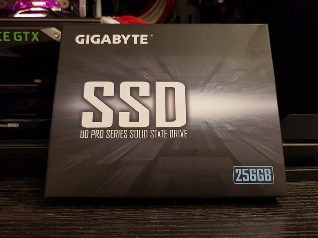 Trên tay Gigabyte UD PRO: SSD giá rẻ tốc độ cao cho game thủ - Ảnh 1.