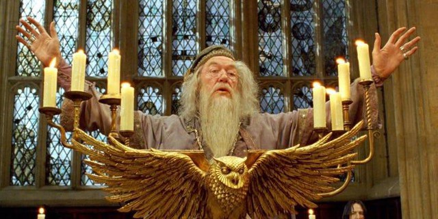 16 bí mật bất ngờ hiếm ai biết về Hiệu trưởng Dumbledore (P.2) - Ảnh 2.