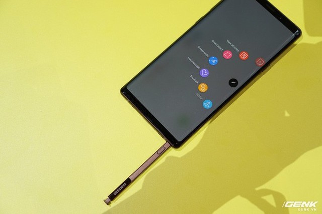 Ảnh thực tế Galaxy Note9 vừa mới ra mắt: Có những gì đỉnh hơn người tiền nhiệm Note8? - Ảnh 18.