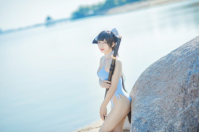 Lại nóng mắt với cosplay cực gợi cảm trong game hot Azur Lane - Ảnh 4.