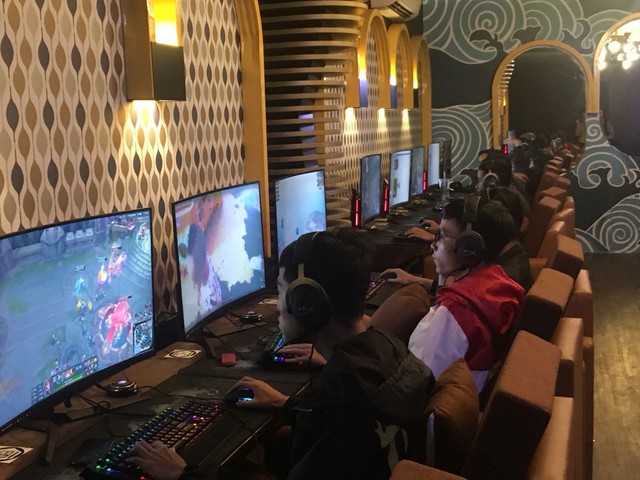 Cận cảnh dàn máy cấu hình khủng của CV Gaming tại TP Hồ Chí Minh - Ảnh 4.