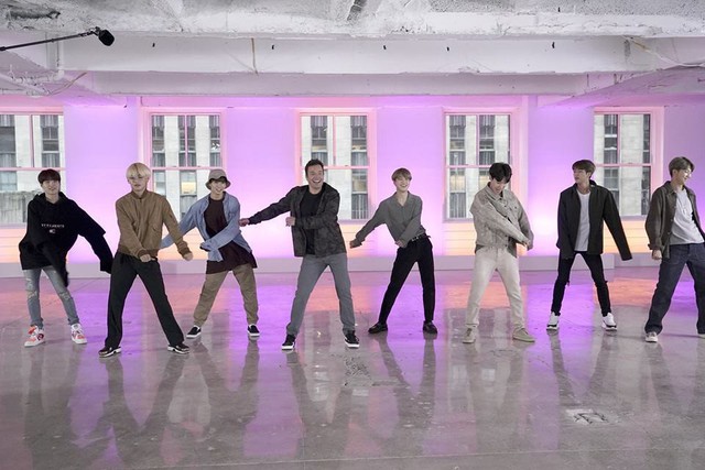 Không ủng hộ đồng hương PUBG, nhóm nhạc nổi tiếng BTS lại đi cover điệu nhảy của... Fortnite - Ảnh 2.