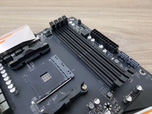 Gigabyte B450 Aorus Pro: Bo mạch chủ tuyệt vời cho những máy tính chơi game tầm trung - Ảnh 4.