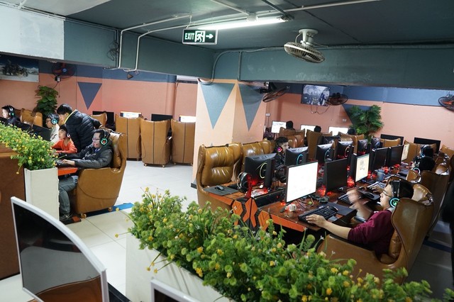 Xuất hiện cyber game chịu chơi gần 300 máy dùng toàn màn hình 240Hz xịn đét tại Hà Nội - Ảnh 2.