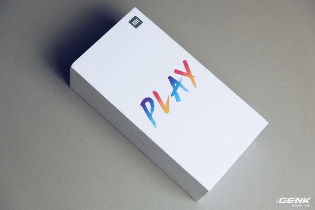 Trên tay Xiaomi Mi Play giá 4 triệu: Màn hình giọt nước, chip Helio P35, tặng kèm SIM data nhưng không dùng được ở VN - Ảnh 1.