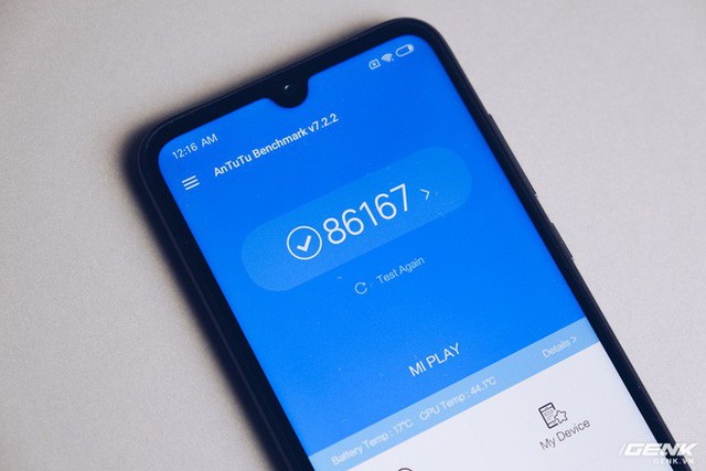 Trên tay Xiaomi Mi Play giá 4 triệu: Màn hình giọt nước, chip Helio P35, tặng kèm SIM data nhưng không dùng được ở VN - Ảnh 14.