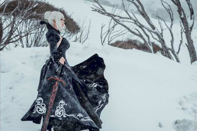 Cosplay nàng Saber và Jeanne dArc song kiếm hợp bích trên nền tuyết trắng trong Fate/Grand Order - Ảnh 4.