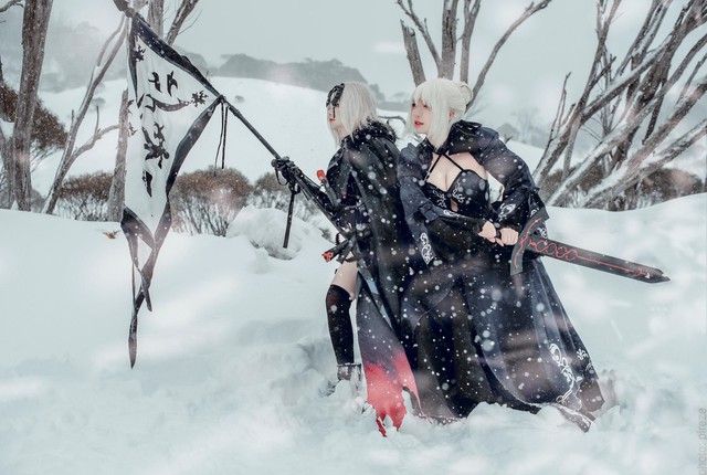 Cosplay nàng Saber và Jeanne dArc song kiếm hợp bích trên nền tuyết trắng trong Fate/Grand Order - Ảnh 9.