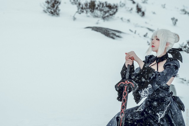 Cosplay nàng Saber và Jeanne dArc song kiếm hợp bích trên nền tuyết trắng trong Fate/Grand Order - Ảnh 3.