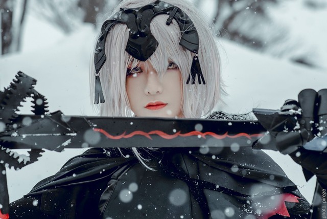 Cosplay nàng Saber và Jeanne dArc song kiếm hợp bích trên nền tuyết trắng trong Fate/Grand Order - Ảnh 15.