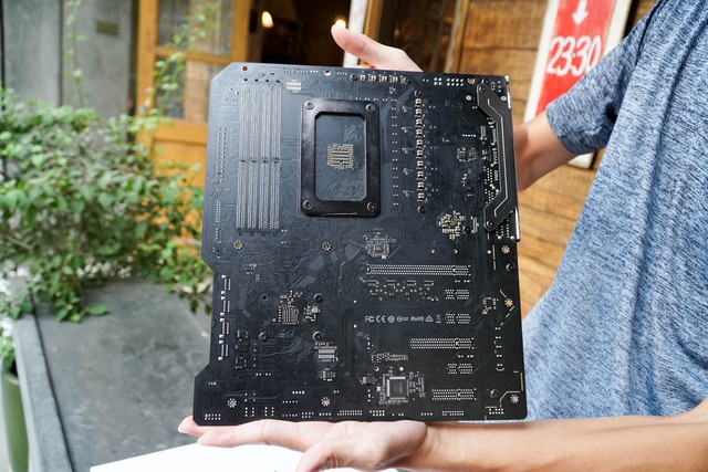 Cận cảnh Asrock X570 Aqua: Mainboard siêu cấp giá 24 triệu đồng ngang một chiếc xe máy có gì hot? - Ảnh 20.