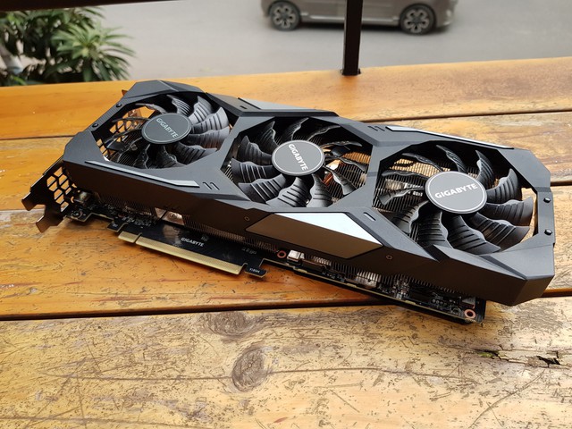 Gigabyte RTX 2070 SUPER không chỉ khiến đối thủ phải lo lắng mà còn cả người anh em chung nhà cũng phải chào thua - Ảnh 3.