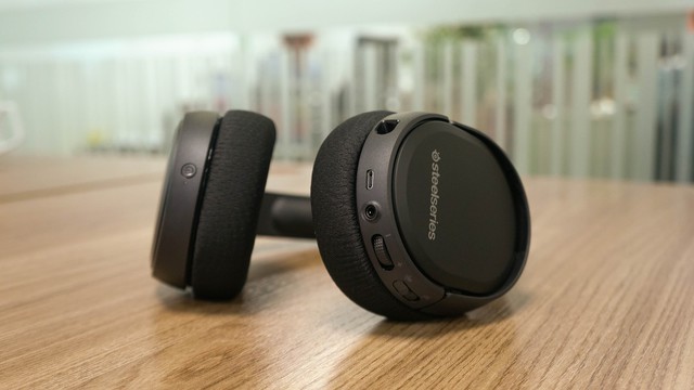 Dùng thử SteelSeries Arctis 1 Wireless: Đang chơi game muốn đi WC cũng không cần tháo tai nghe - Ảnh 11.