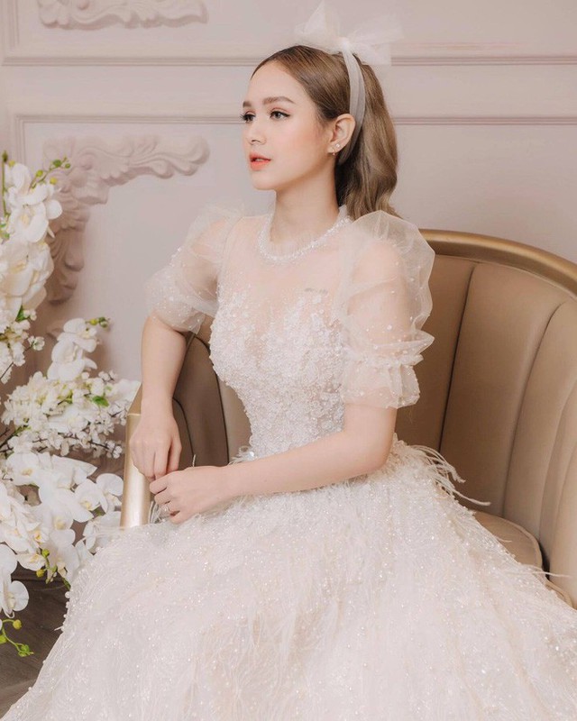 Streamer giàu nhất Việt Nam Xemesis mới tung ảnh cưới: Cô dâu kém 13 tuổi đẹp xuất sắc, chú rể xuất hiện đúng một lần - Ảnh 4.