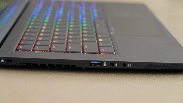 Đánh giá laptop Aftershock Vapor 15 Pro - Thấy rẻ, tưởng dở và cái kết bất ngờ - Ảnh 12.