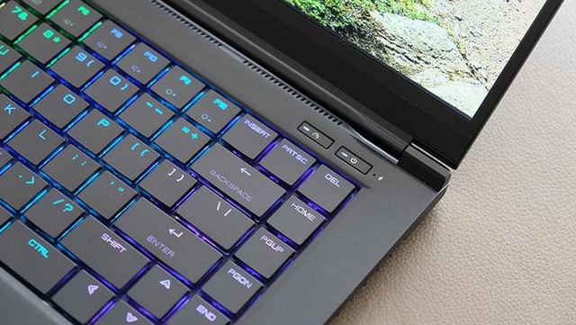 Đánh giá laptop Aftershock Vapor 15 Pro - Thấy rẻ, tưởng dở và cái kết bất ngờ - Ảnh 7.