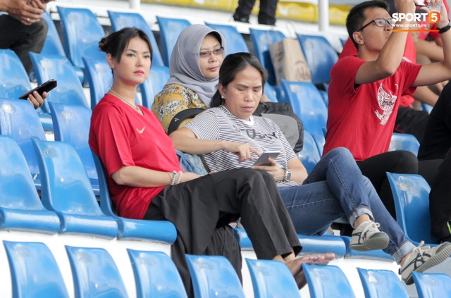 Maria Ozawa đi xem SEA Games, cổ vũ trận U22 Indonesia đấu U22 Thái Lan - Ảnh 1.