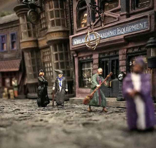 Quá đam mê Harry Potter, ông bố 4 con tự tạo ra mô hình thế giới phù thủy độc nhất vô nhị - Ảnh 3.