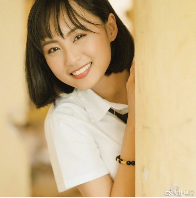 LMHT - MC Minh Nghi lại được báo chí Trung Quốc ca ngợi: Cô nàng trông thật gợi cảm và dễ thương với mái tóc ngắn - Ảnh 13.