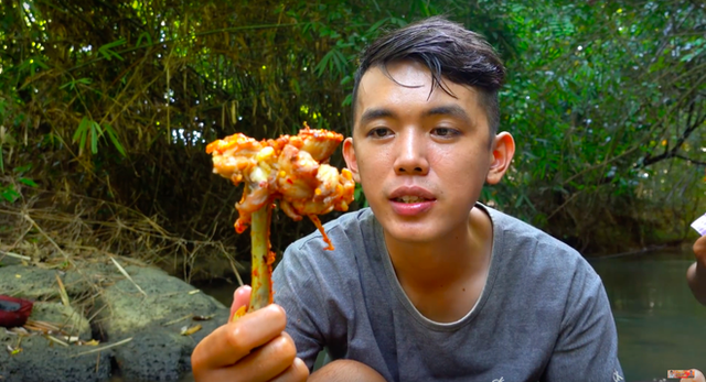  Youtuber nghị lực nhất Việt Nam: ở nhà tre nứa, làm phụ hồ nhưng vẫn gây dựng được channel ẩm thực hơn 760k subscribers - Ảnh 34.
