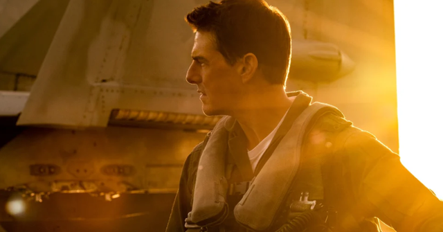 Tom Cruise “bay lượn” ngoạn mục trong trailer chính thức của Phi Công Siêu Đẳng Maverick - Ảnh 1.