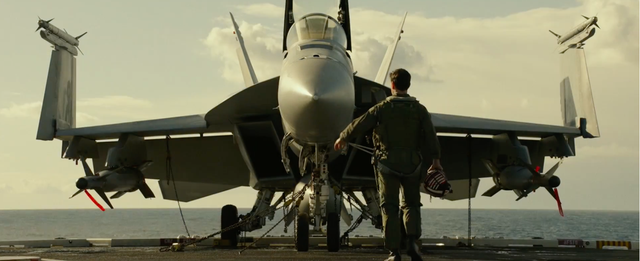 Tom Cruise “bay lượn” ngoạn mục trong trailer chính thức của Phi Công Siêu Đẳng Maverick - Ảnh 3.