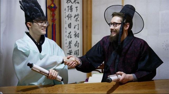 Faker rủ phiên bản phương Tây của mình diện Hanbok đón năm mới sớm - Ảnh 7.
