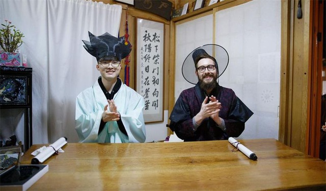 Faker rủ phiên bản phương Tây của mình diện Hanbok đón năm mới sớm - Ảnh 8.