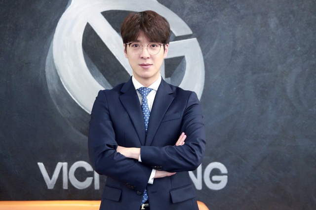 HLV KkOma: Tôi đến Vici Gaming không phải vì tiền  - Ảnh 1.