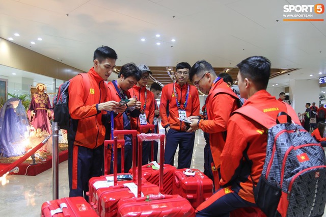 Sau chuyến bay hú hồn, đội tuyển quốc gia Mobile Legends Việt Nam đã đặt chân an toàn tới Philippines - Ảnh 6.