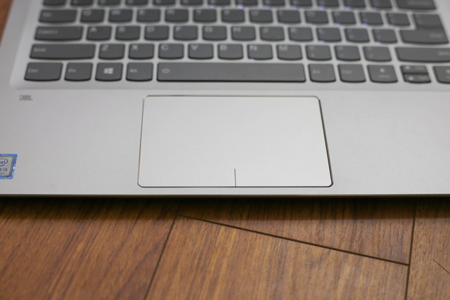 Đánh giá Lenovo IdeaPad 720S - Laptop nhỏ nhắn xinh xắn nhưng có võ  - Ảnh 7.