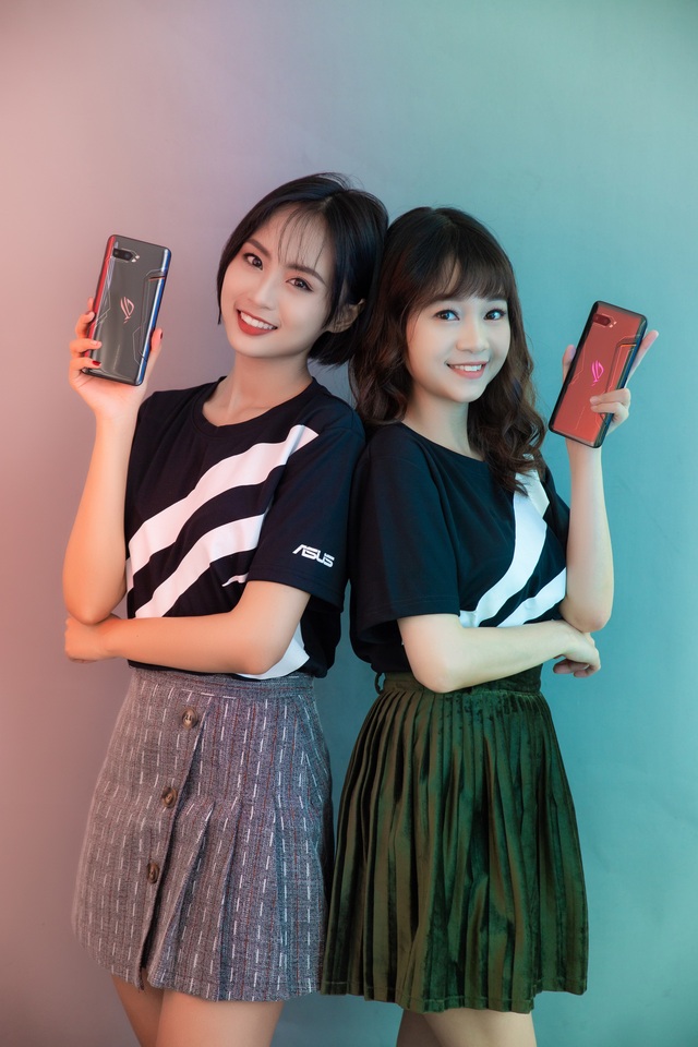 Ngắm bộ ảnh 2 mỹ nữ game thủ Minh Nghi và Hạ Mi đọ dáng bên smartphone chiến game ngon nhất 2019 - Ảnh 22.