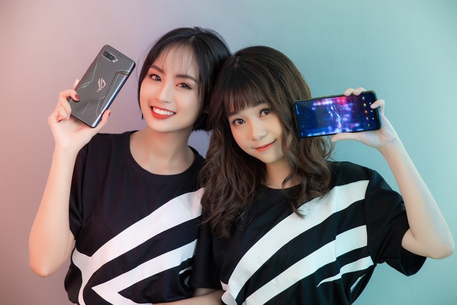 Ngắm bộ ảnh 2 mỹ nữ game thủ Minh Nghi và Hạ Mi đọ dáng bên smartphone chiến game ngon nhất 2019 - Ảnh 20.