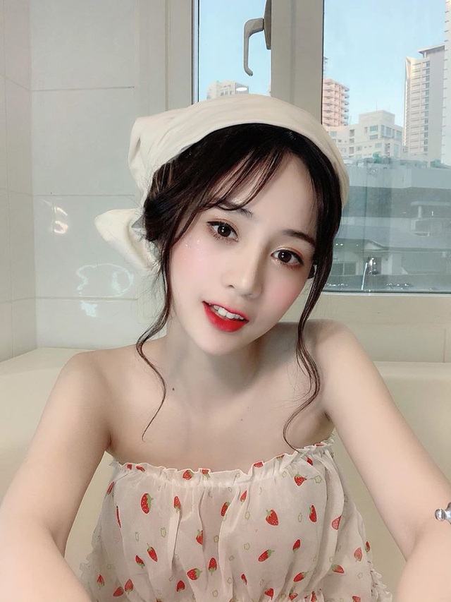 Cô nàng streamer thu nhập 100 triệu mỗi tháng, chỉ nhá hàng ảnh váy ngủ thôi cũng đủ làm bão cư dân mạng - Ảnh 3.