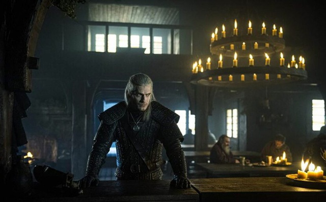 Henry Cavill đô con đến nỗi mặc không vừa trang phục trong The Witcher, cứ quay phim một lúc là lại rách - Ảnh 1.