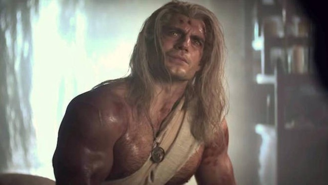 Henry Cavill đô con đến nỗi mặc không vừa trang phục trong The Witcher, cứ quay phim một lúc là lại rách - Ảnh 2.