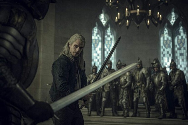 Henry Cavill đô con đến nỗi mặc không vừa trang phục trong The Witcher, cứ quay phim một lúc là lại rách - Ảnh 3.