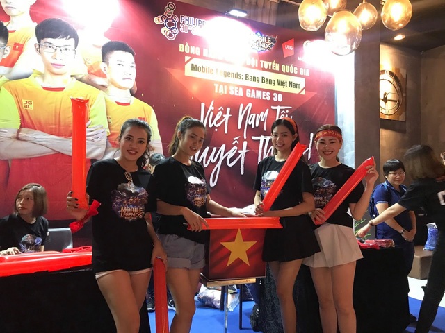 Hot Streamer Uyên Pu, Xemesis “tiếp lửa cho đội tuyển quốc gia Mobile Legends: Bang Bang tại buổi offline siêu hoành tráng - Ảnh 3.