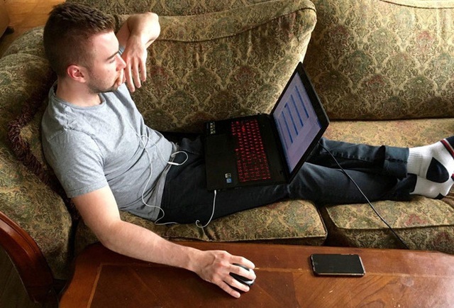 Thói quen dùng laptop tai hại có thể khiến cho nam game thủ bị hỏng của quý dẫn tới vô sinh - Ảnh 1.