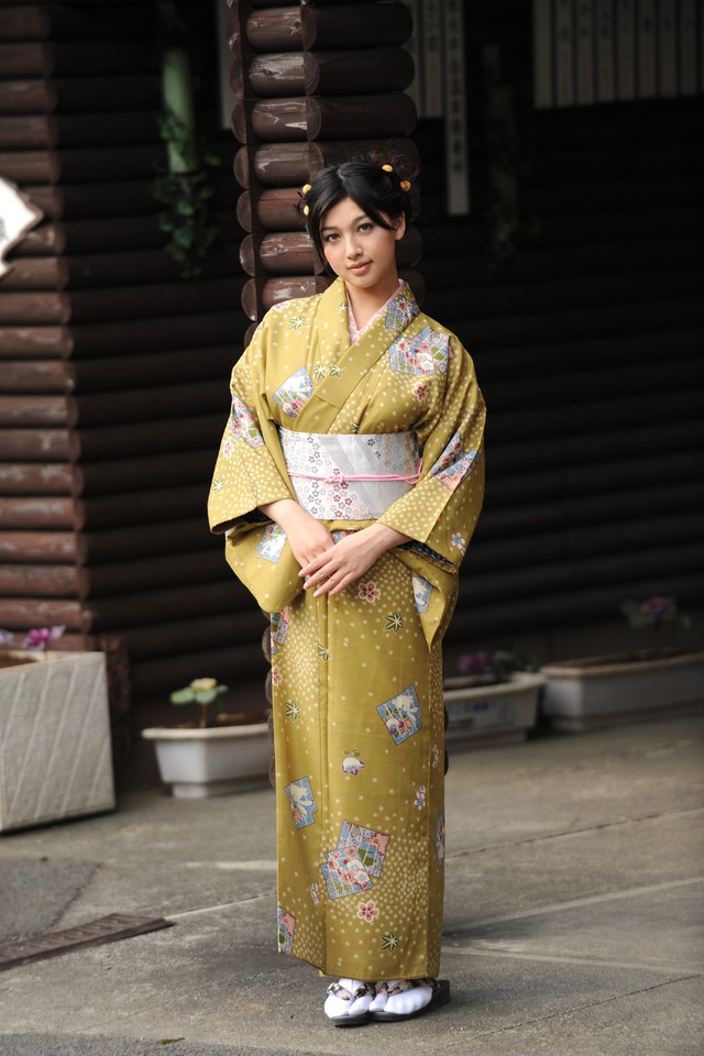 Mãn nhãn với loạt ảnh các nữ thần phim người lớn Nhật Bản trong trang phục truyền thống ngày cuối năm - Ảnh 6.