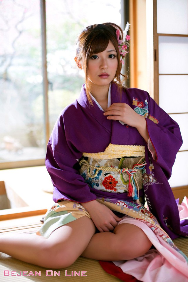 Mãn nhãn với loạt ảnh các nữ thần phim người lớn Nhật Bản trong trang phục truyền thống ngày cuối năm - Ảnh 8.